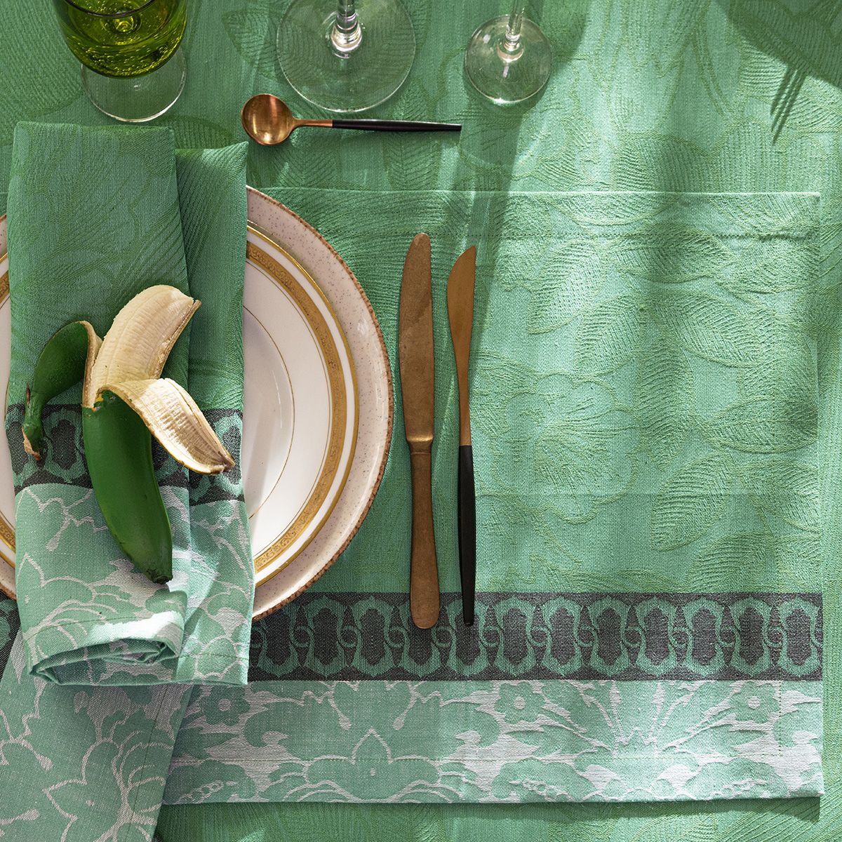 Escapade Tropicale - Linen Tablecloth, Placemats, Napkins & Runner