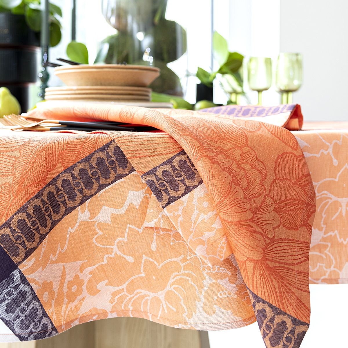 Escapade Tropicale - Linen Tablecloth, Placemats, Napkins & Runner