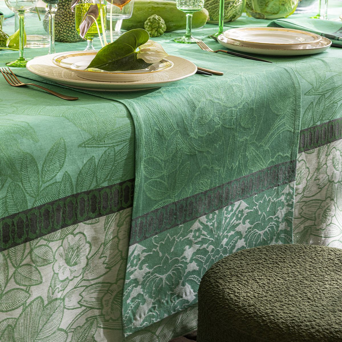 Escapade Tropicale - Linen Tablecloth, Placemats, Napkins & Runner