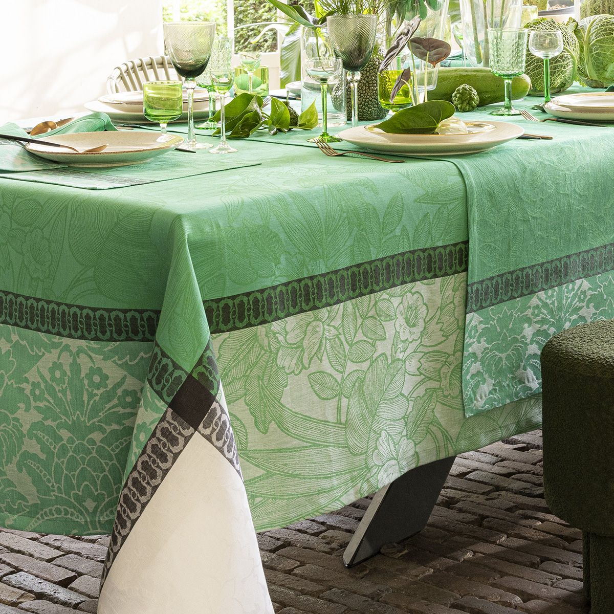 Escapade Tropicale - Linen Tablecloth, Placemats, Napkins & Runner