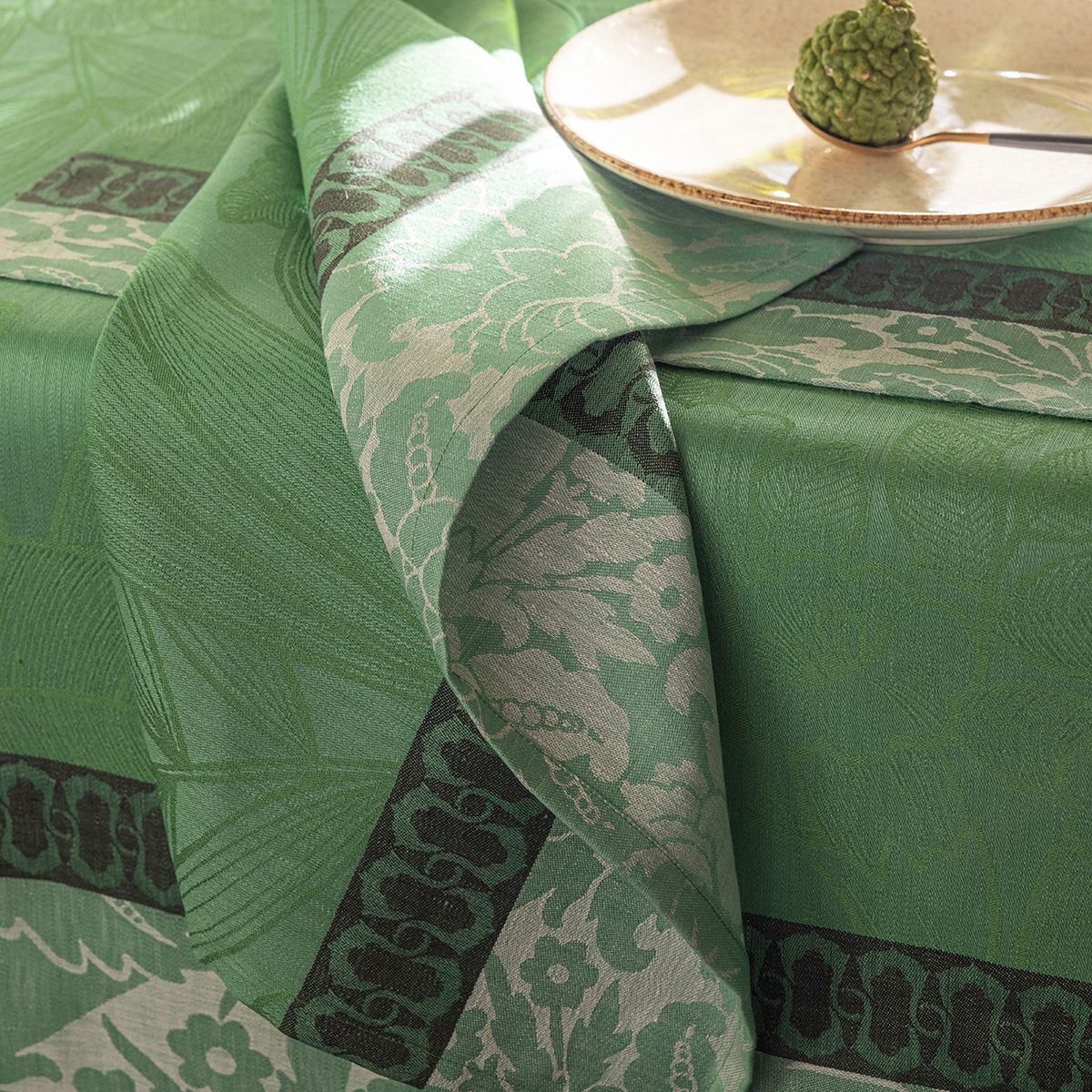 Escapade Tropicale - Linen Tablecloth, Placemats, Napkins & Runner