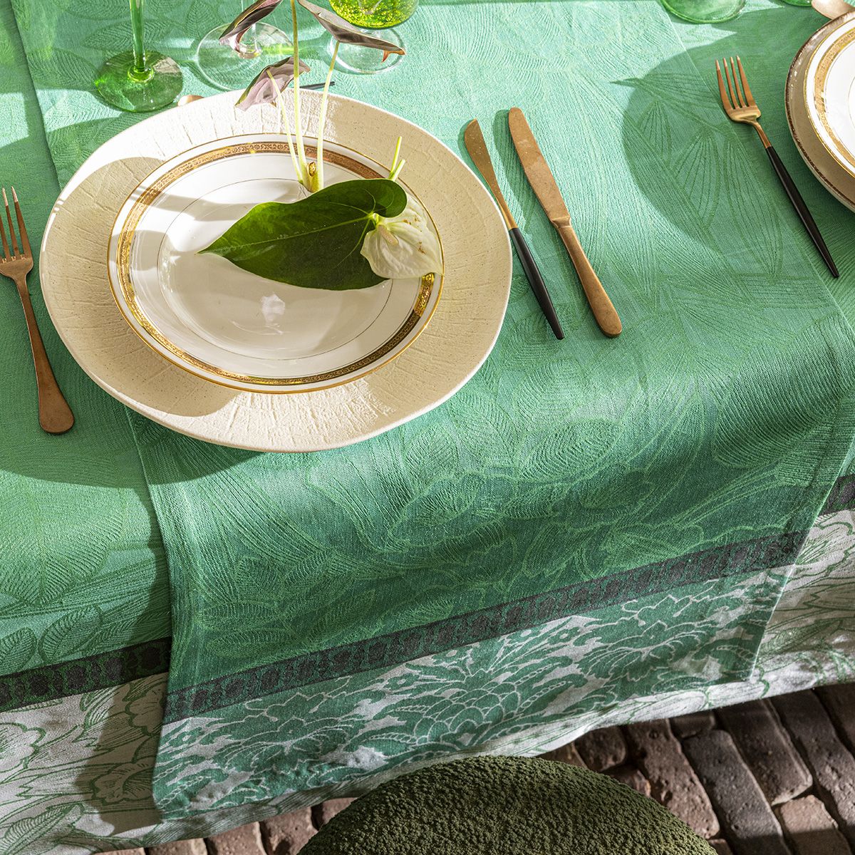 Escapade Tropicale - Linen Tablecloth, Placemats, Napkins & Runner