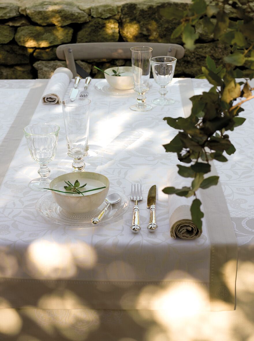 Venezia Ivoire Tablecloth, Placemats, Napkins & Runners