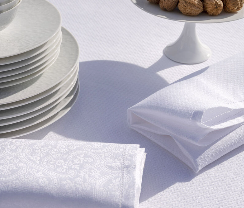 Portofino - Linen Tablecloth and Napkins