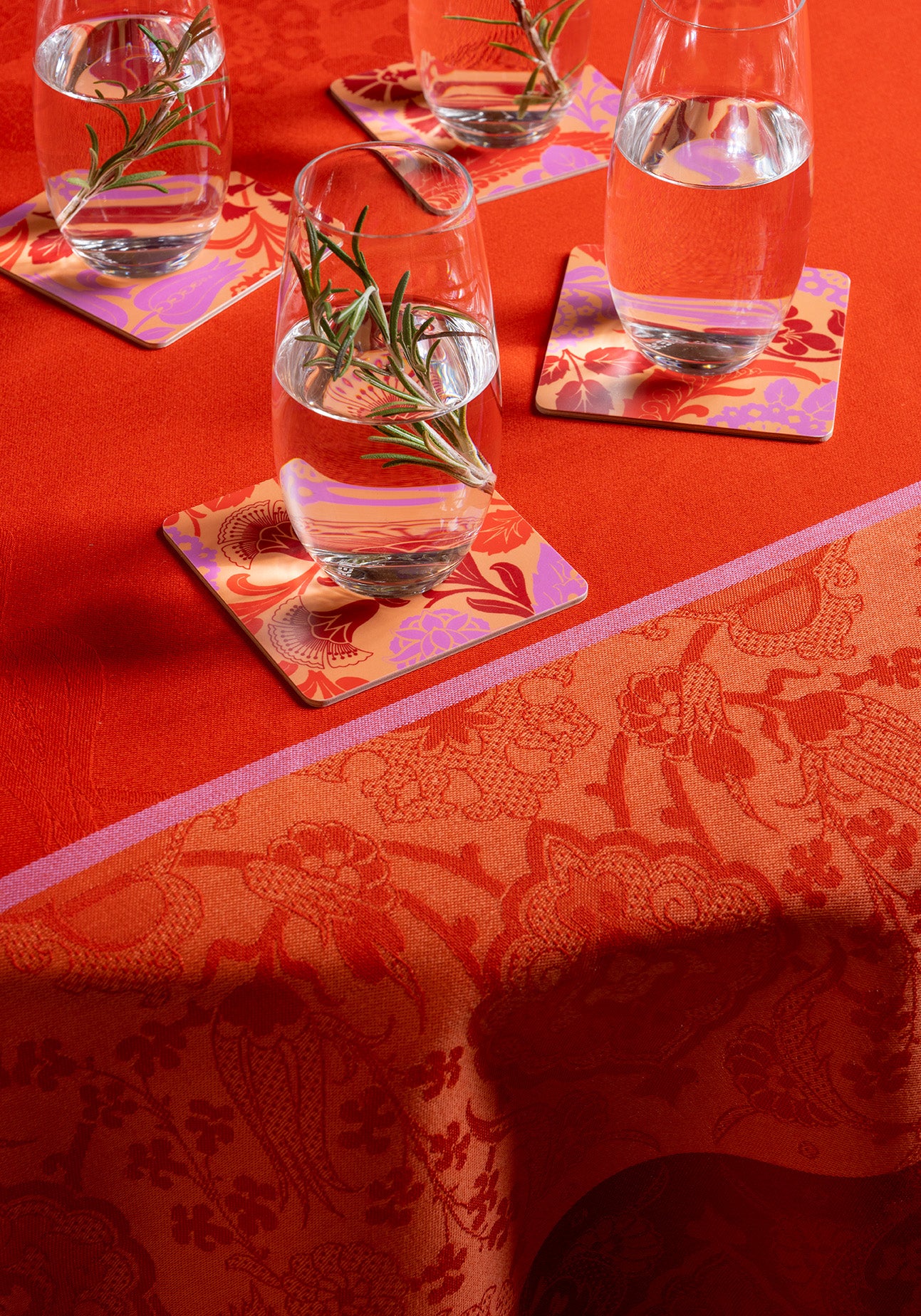 Voyage Iconique - Tablecloth, Placemat, Napkins & Runners