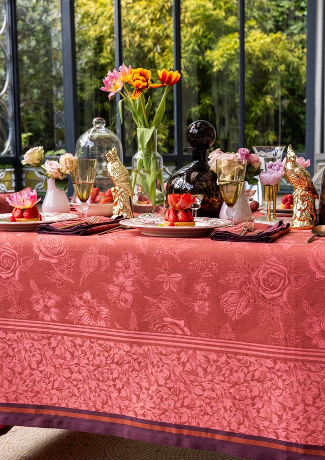 Romance - Linen Tablecloths, Placemats, Napkins & Runners