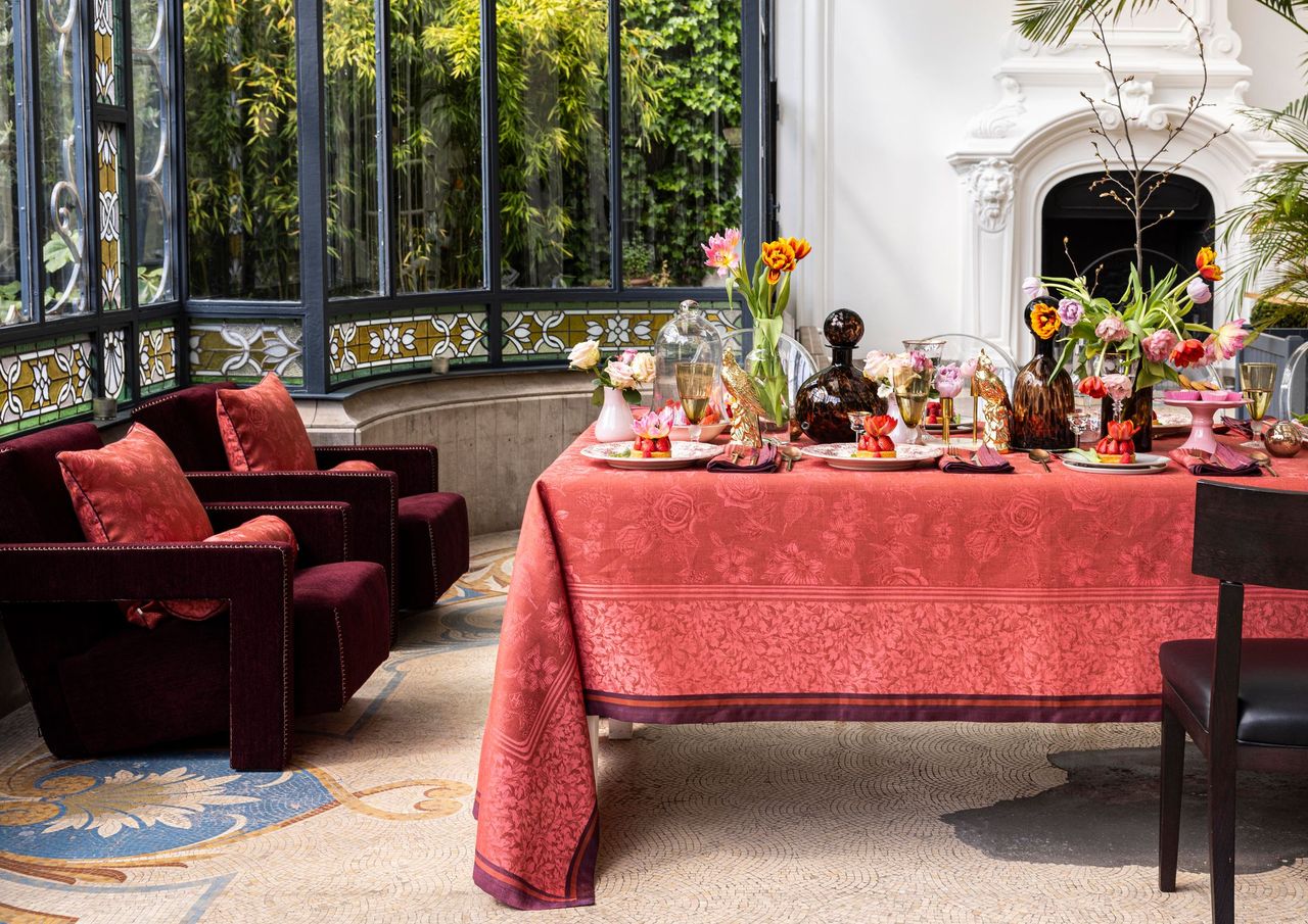 Romance - Linen Tablecloths, Placemats, Napkins & Runners