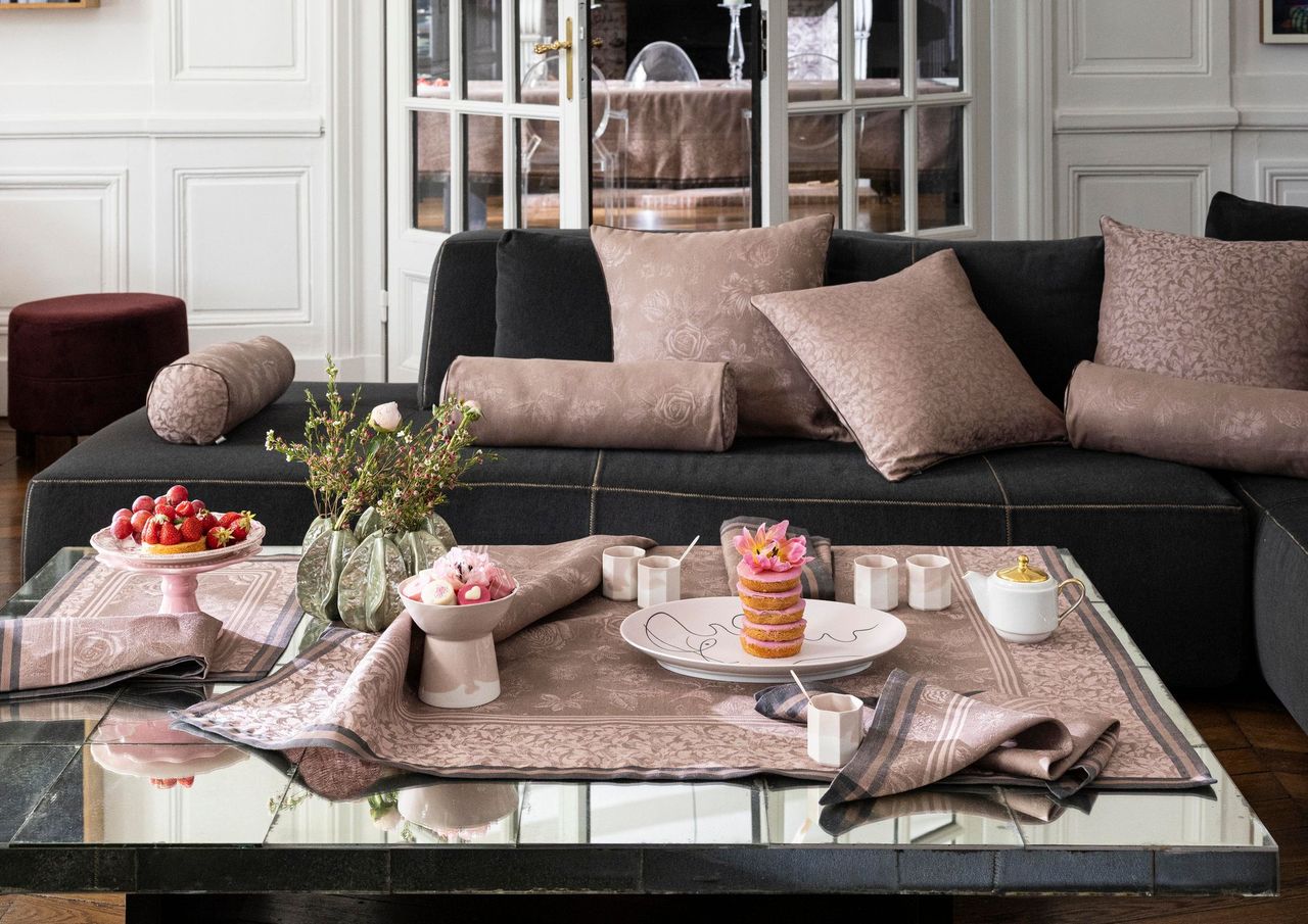 Romance - Linen Tablecloths, Placemats, Napkins & Runners
