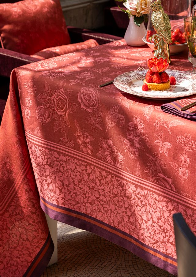Romance - Linen Tablecloths, Placemats, Napkins & Runners