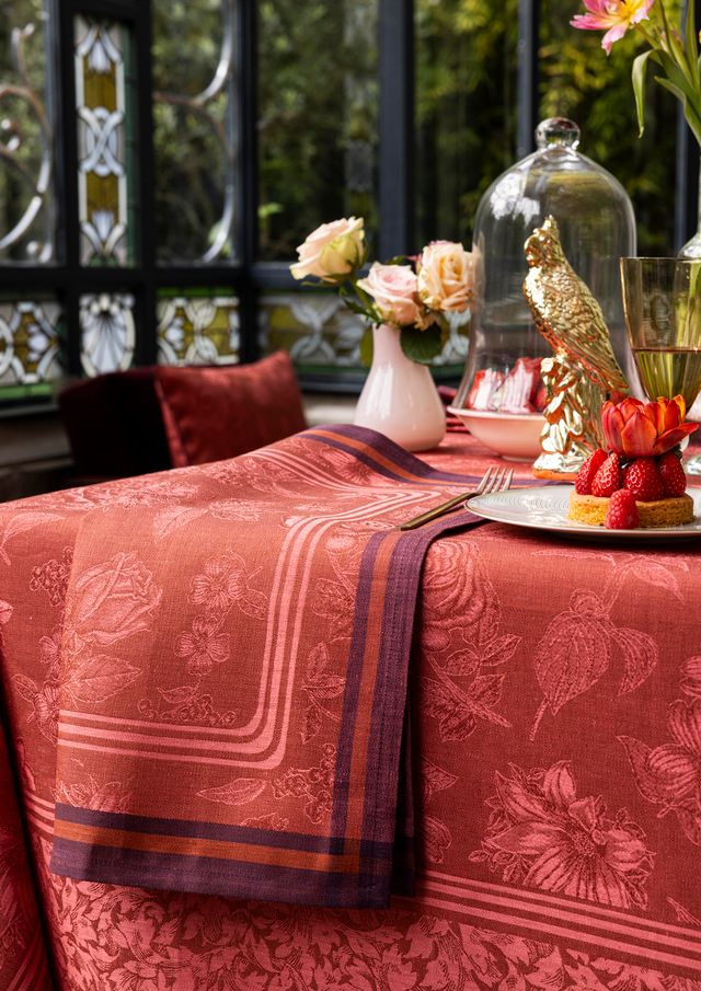 Romance - Linen Tablecloths, Placemats, Napkins & Runners