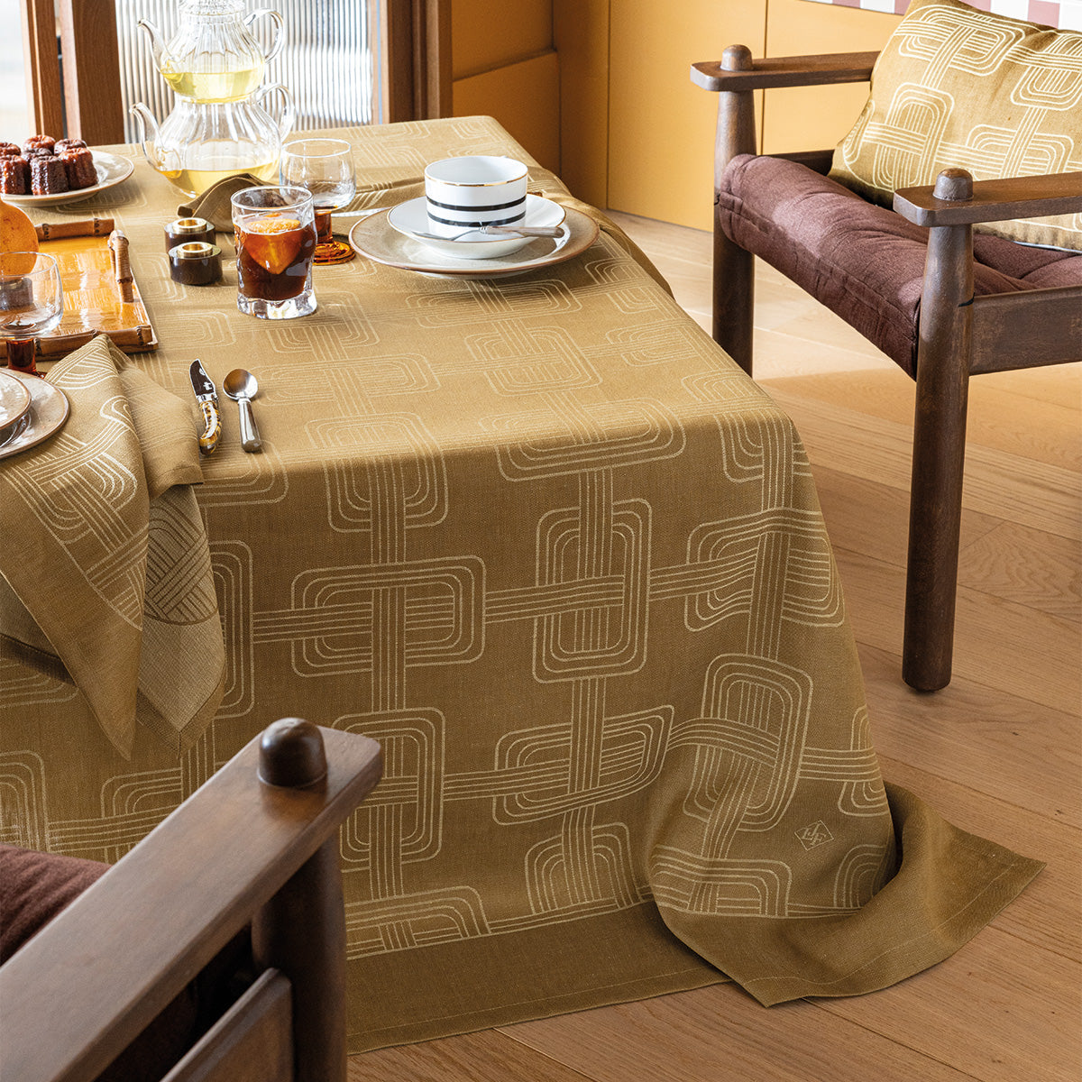 Hotel Particulier - Linen Tablecloths, Placemats, Napkins, Runners