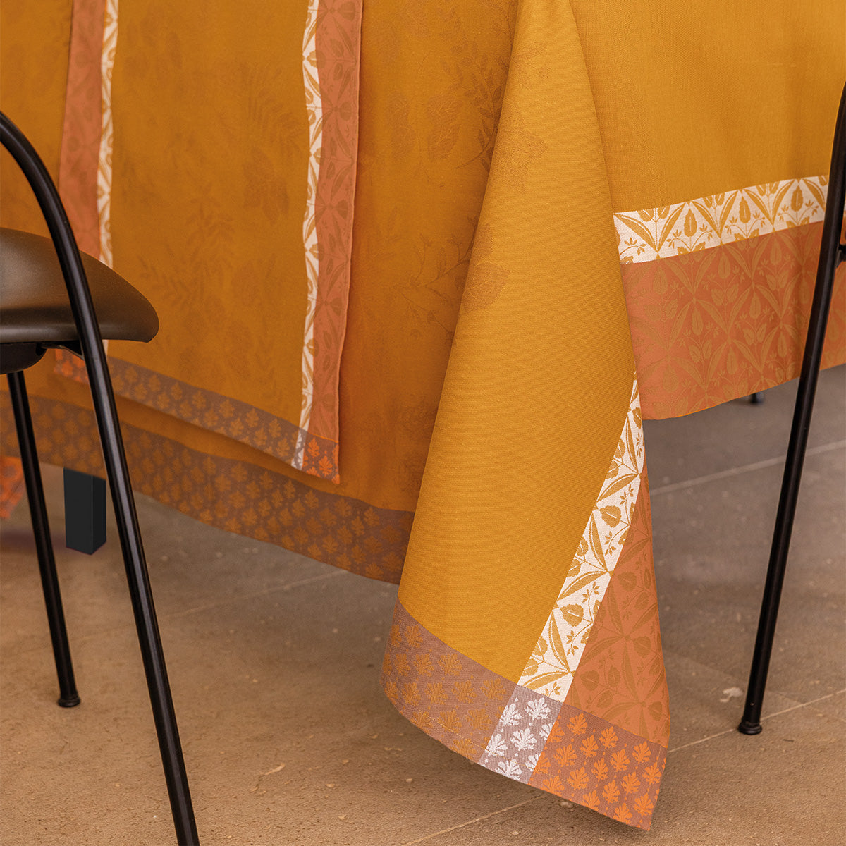 Manor Lane - Cotton Tablecloths, Napkins & Runner
