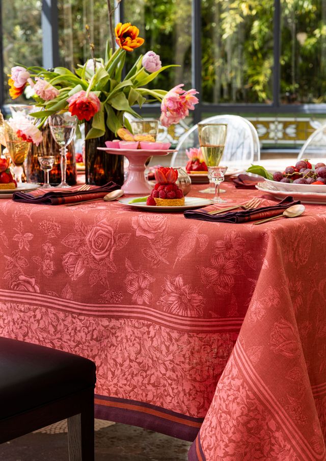 Romance - Linen Tablecloths, Placemats, Napkins & Runners