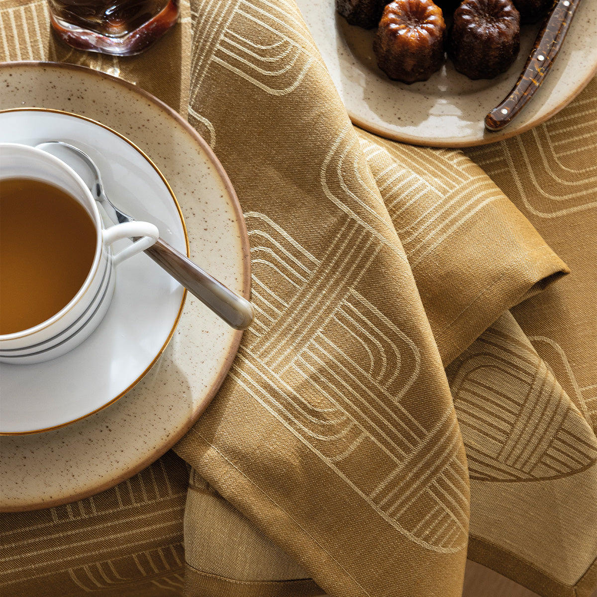 Hotel Particulier - Linen Tablecloths, Placemats, Napkins, Runners