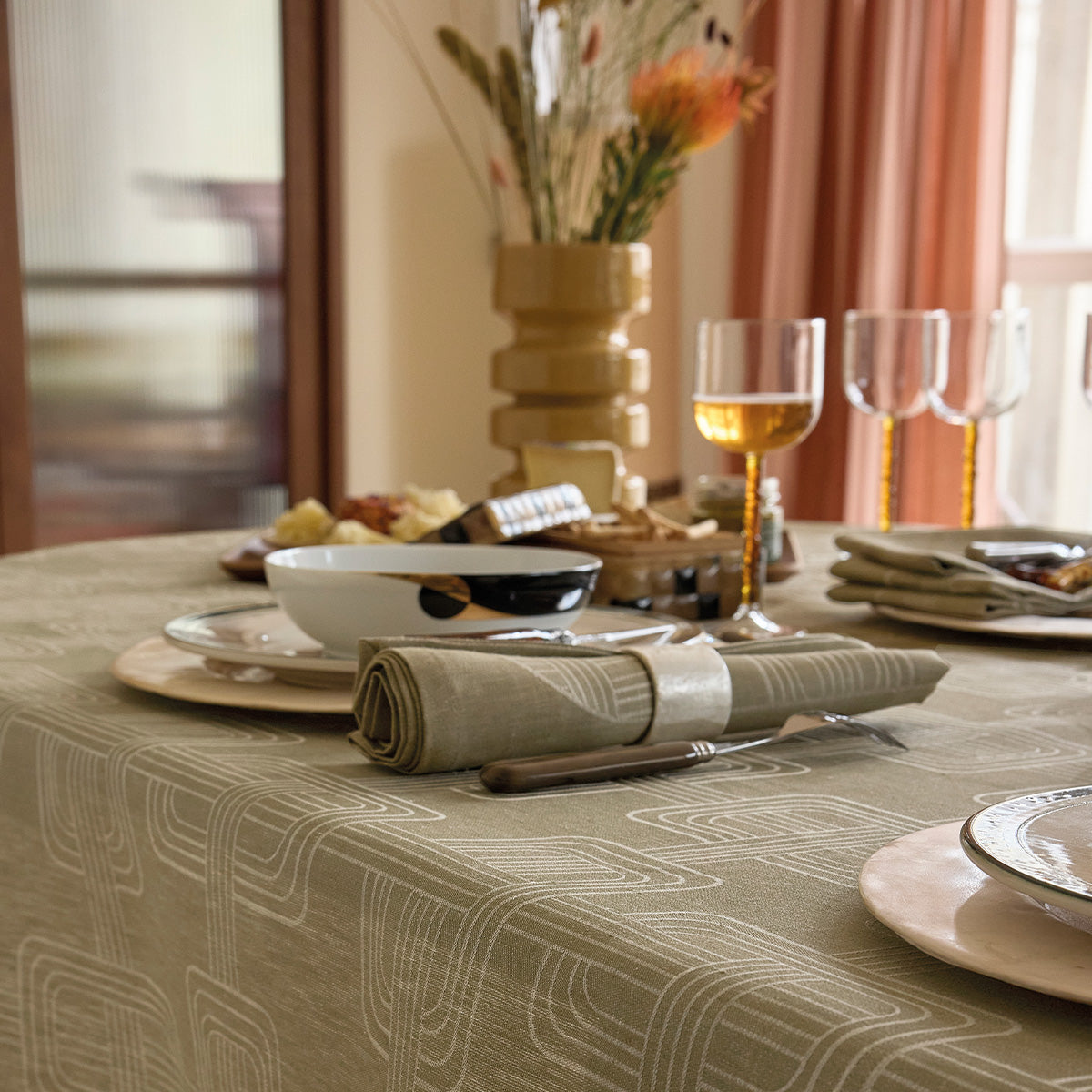 Hotel Particulier - Linen Tablecloths, Placemats, Napkins, Runners