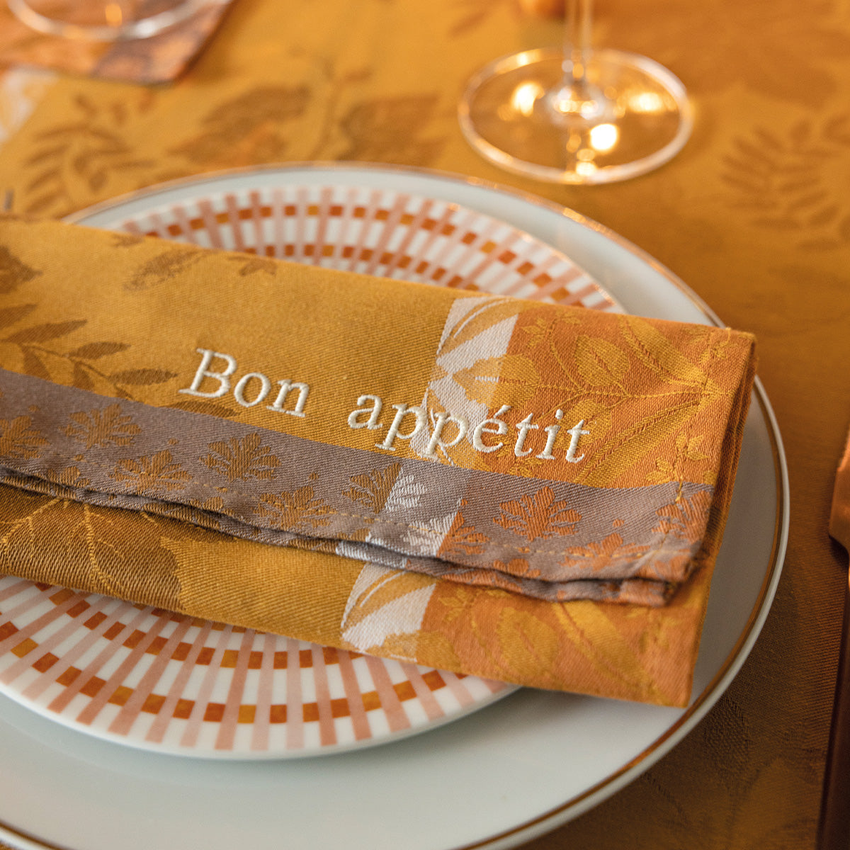 Manor Lane - Cotton Tablecloths, Napkins & Runner