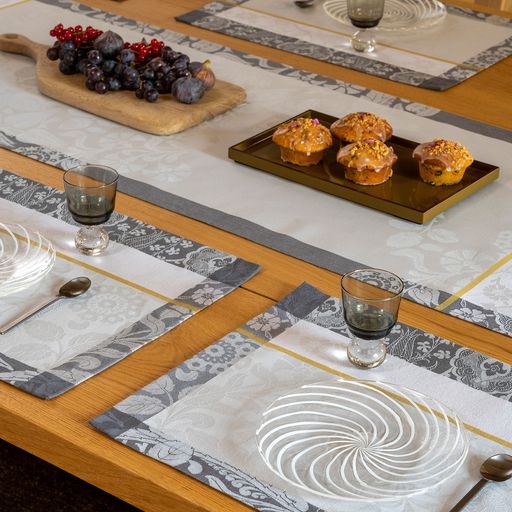 Voyage Iconique Enduit - Coated Cotton Tablecloths & Placemats